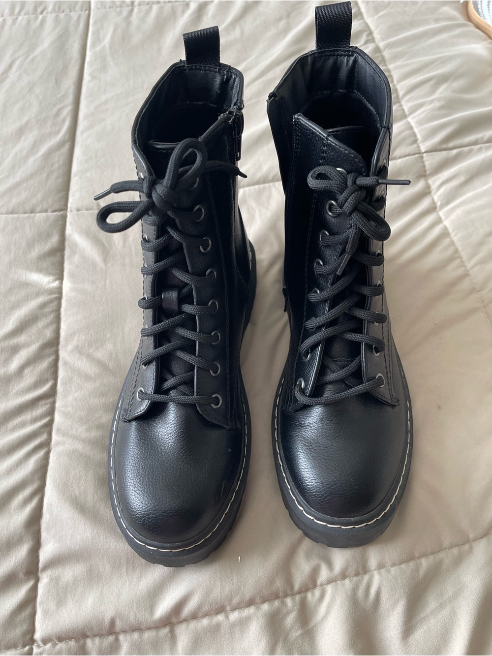 Sincerely Jules women’s Black Lace-Up Combat Boots